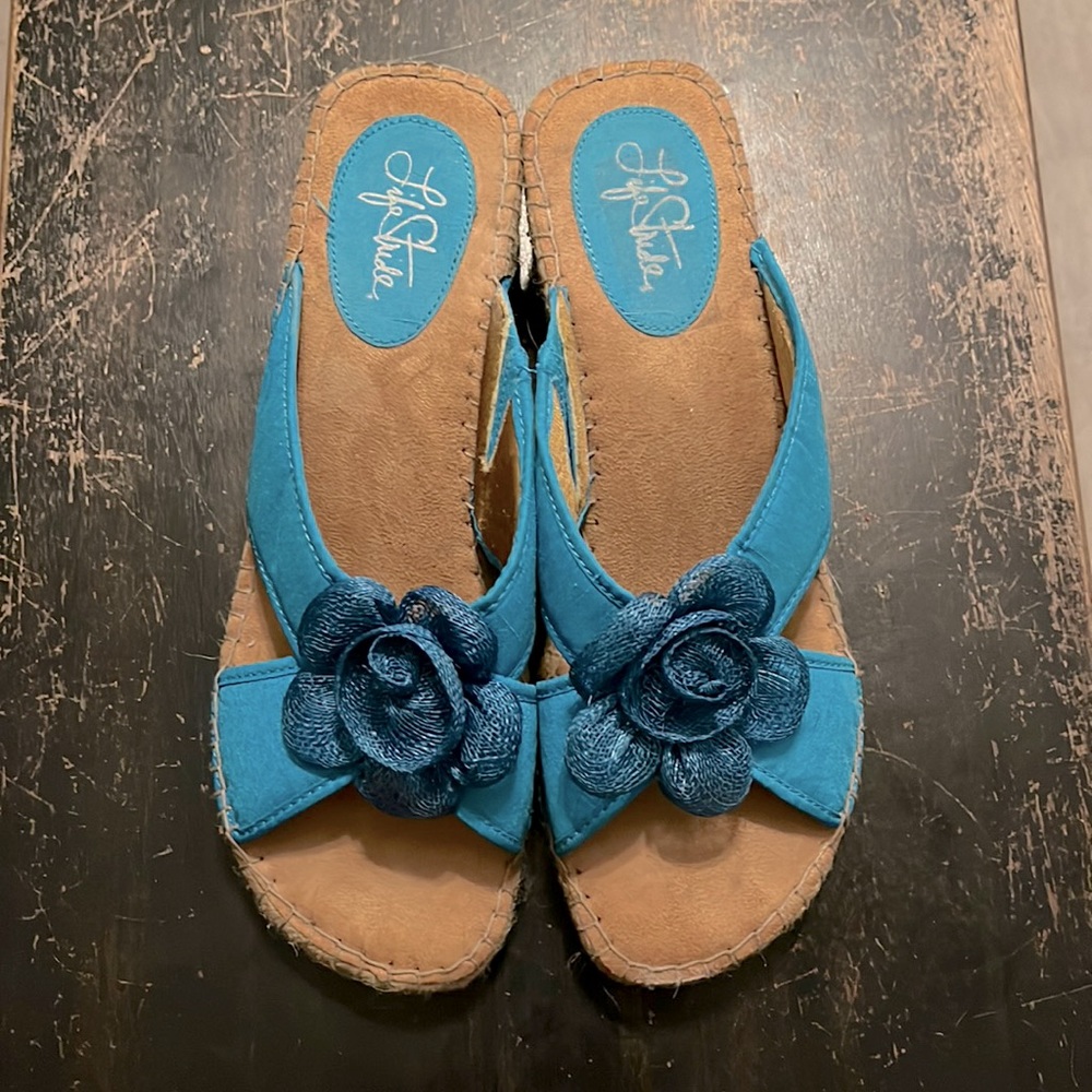 Lightly worn teal wedges w/ flower detail women’s size 10